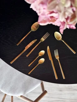 Basic u0026 More Bestiksæt 16 dele i Guld farve.><noscript><img width=