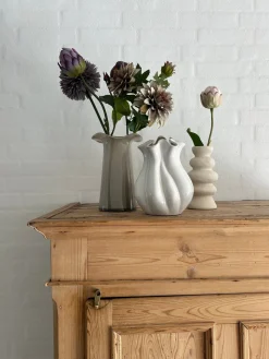 Basic u0026 More BYRON Vase (Ø17,4x24,4 cm) Lysegrå m Stribe> Julegaver Til Hende|Vaser & Krukker