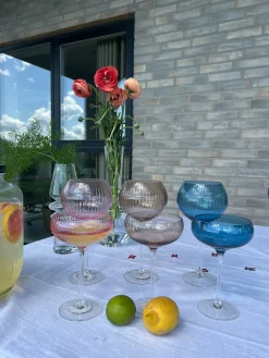 Basic u0026 More Cocktail Glas AILEEN Blå m. Transparent Stem><noscript><img width=