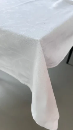 Basic u0026 More Dug i Jacquard METTE (140x270cm)Hvid> Julegaver Til Hende|Duge