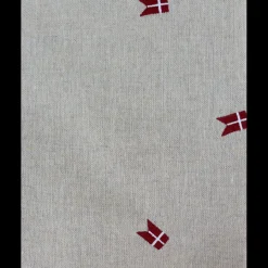 Basic u0026 More Dug m. Broderet Dansk Flag ( 140x270cm) Hørfarve><noscript><img width=