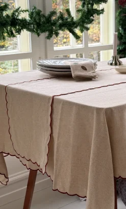 Basic u0026 More Dug m. Rød Broderi Kant. (140x180cm)> Borddækning Til Jul|Duge