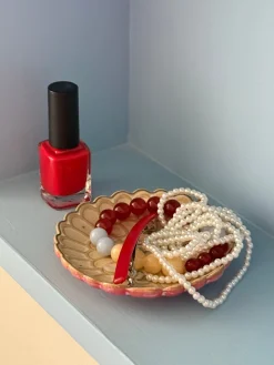 Basic u0026 More EDA Lille Porcelænsfad (10x10x1,7cm) Sand/Pink><noscript><img width=