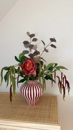 Basic u0026 More Evighedsbuket Efterårsglød m. Pæon og Røde Detaljer> Julegaver Til Hende|Blomster