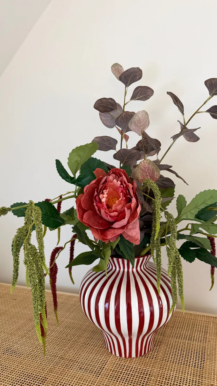 Basic u0026 More Evighedsbuket Efterårsglød m. Pæon og Røde Detaljer> Julegaver Til Hende|Blomster