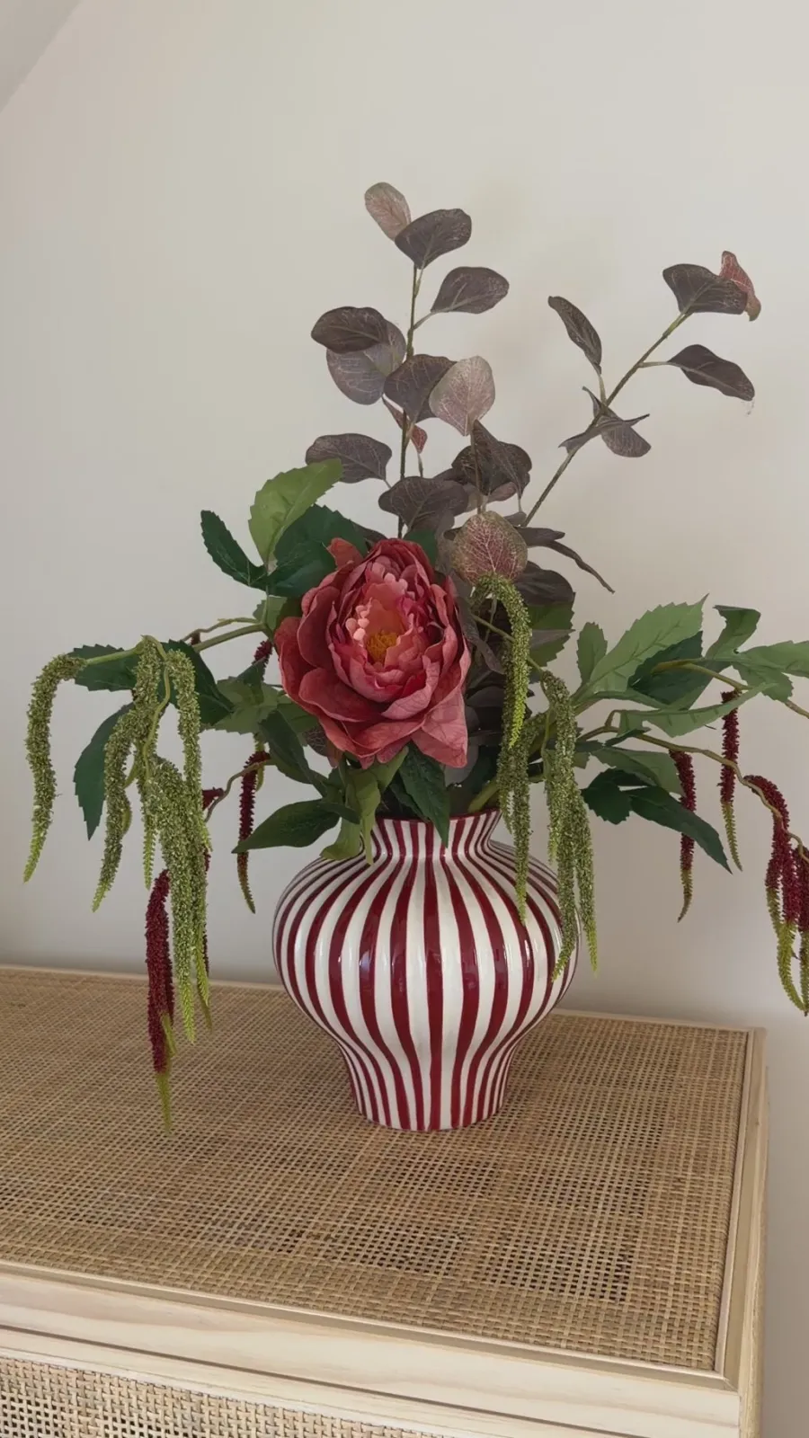 Basic u0026 More Evighedsbuket Efterårsglød m. Pæon og Røde Detaljer> Julegaver Til Hende|Blomster