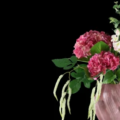 Basic u0026 More Evighedsbuket Lyserød Hortensia m. Flerfarvede Blomster><noscript><img width=