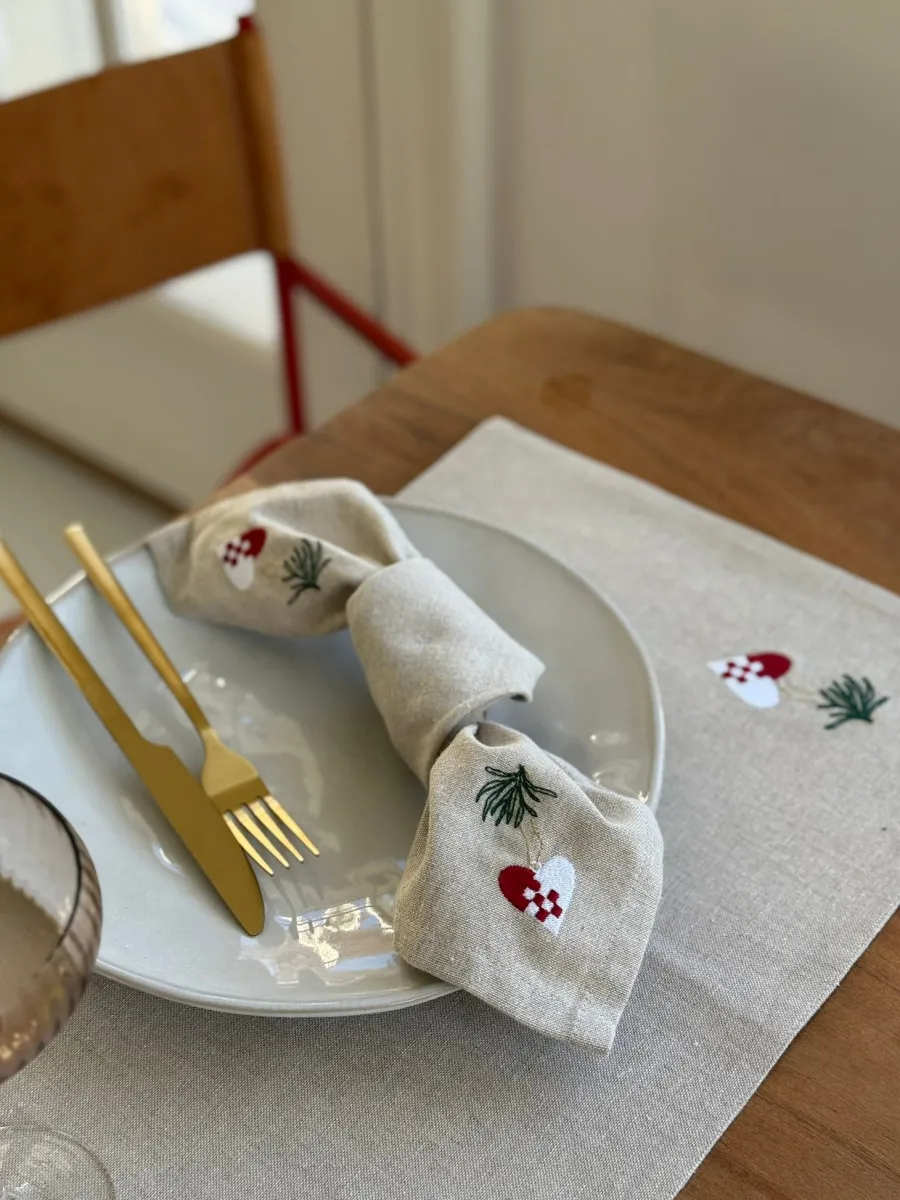 Basic u0026 More Juledækkeserviet m Hjerte Broderi (30x45cm)> Borddækning Til Jul|Servietter