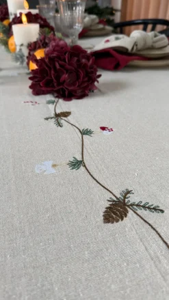 Basic u0026 More Juledug m Broderi (140x320cm)><noscript><img width=