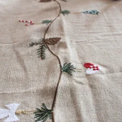 Basic u0026 More Juledug m Broderi (140x320cm)><noscript><img width=