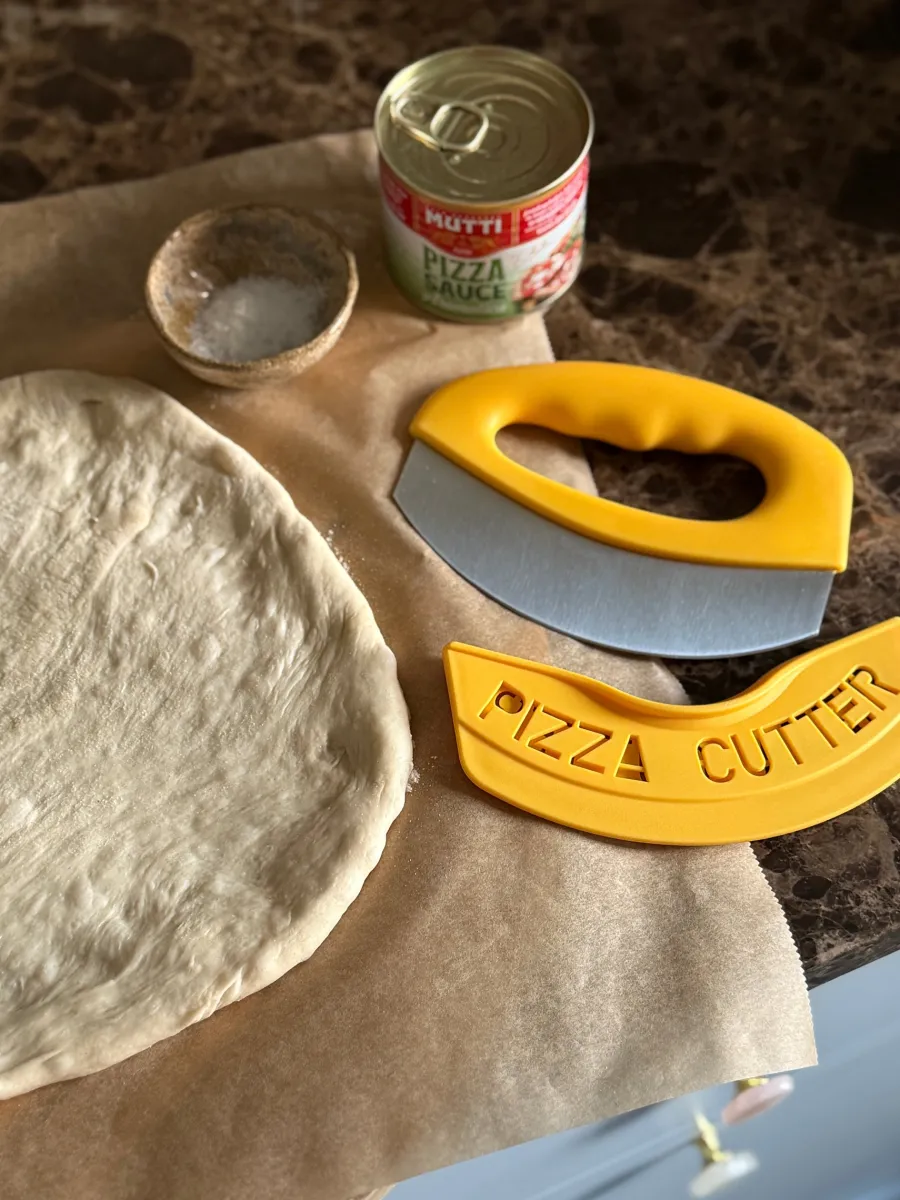 Ukendt Pizzaskærer (15,5x13,2cm) Gul> Køkkenredskaber