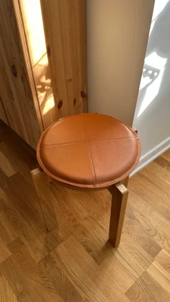 Basic u0026 More Rund Skindpude. Cognac><noscript><img width=