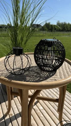 Basic u0026 More Solar Lampe i Metal og Rattan GABI Sort (19 x 20cm)><noscript><img width=