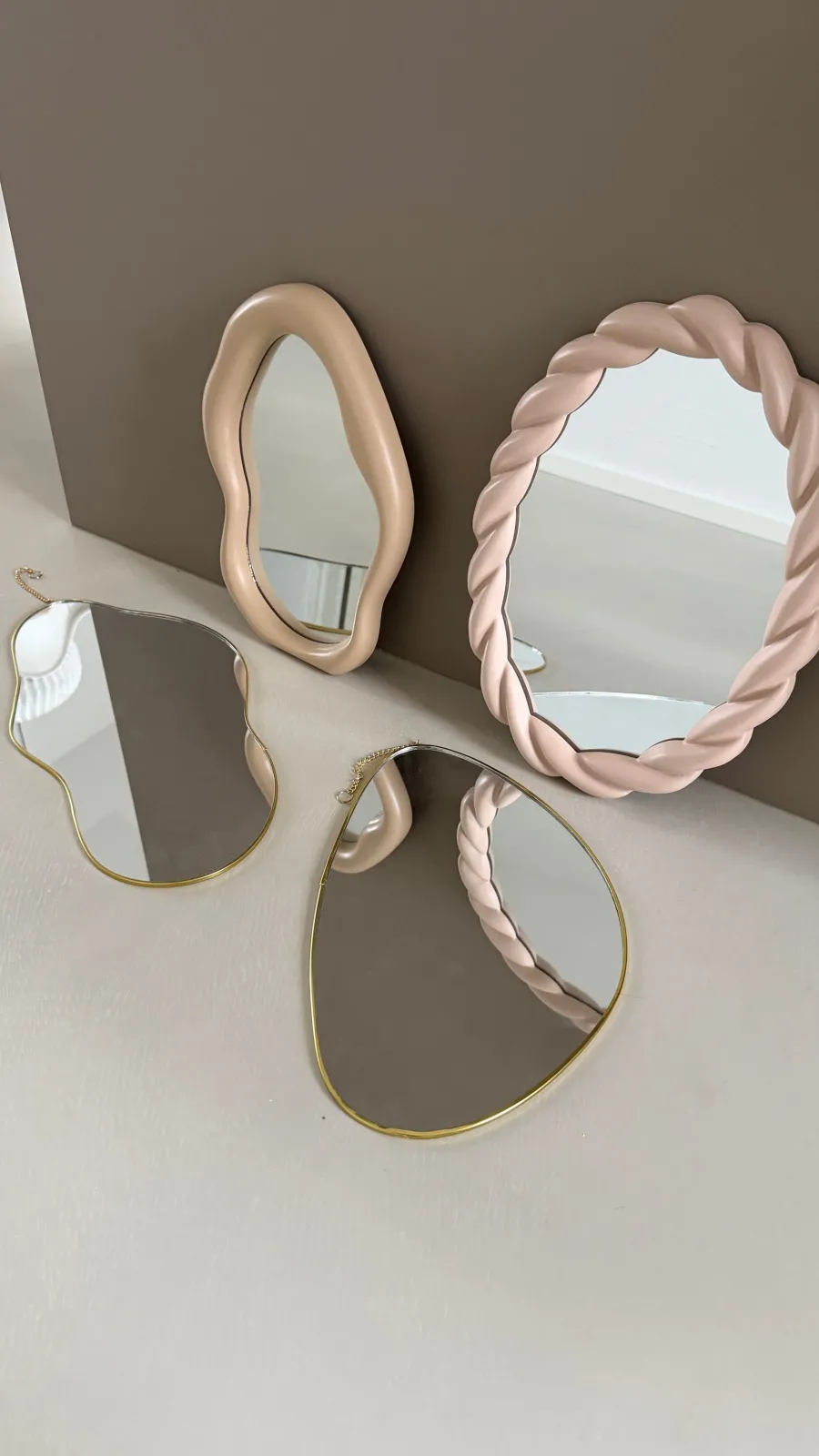 Basic u0026 More Spejl FADDA (25x34,5x2,7cm) Beige> Julegaver Til Hende|Dekoration