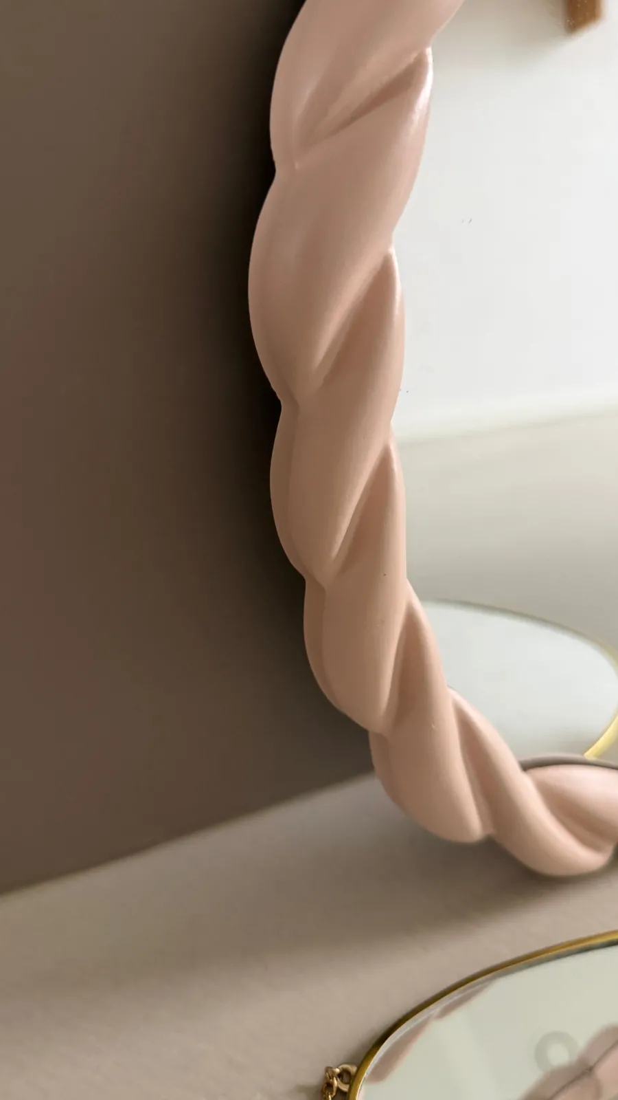 Basic u0026 More Spejl FADDA (25x34,5x2,7cm) Beige> Julegaver Til Hende|Dekoration