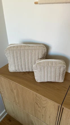 Basic u0026 More Toilettasker m Beige og Brun Stribe EASON ( 27x10x20cm) Stor> Julegaver Til Hende|Toilettasker