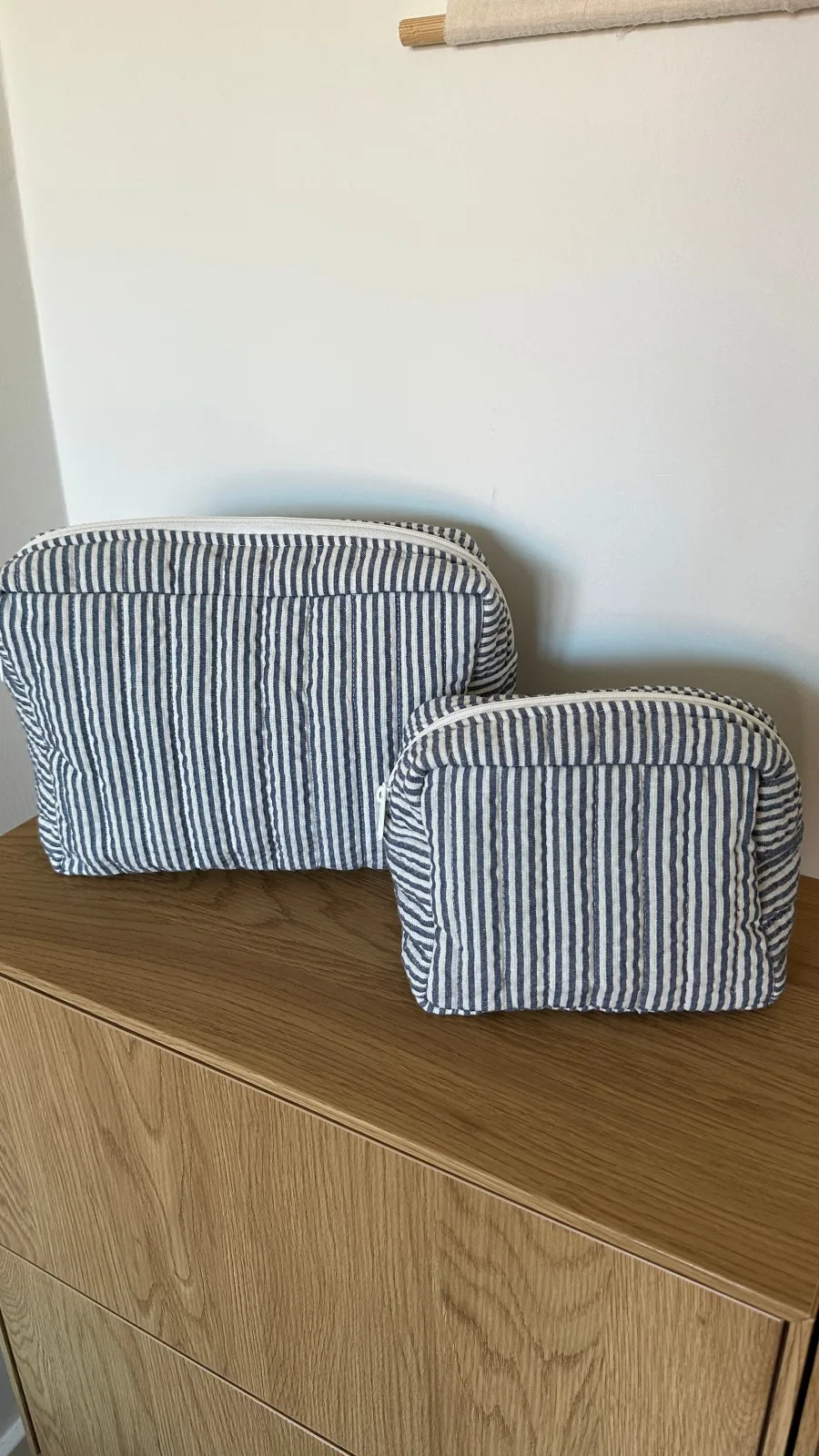 Basic u0026 More Toilettasker m Beige og Grå Stribe EASON ( 27x10x20cm) Stor> Julegaver Til Hende|Toilettasker